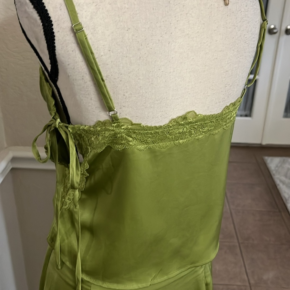 Bailey Rose green satin lace side open cami top Size M - Picture 9 of 17